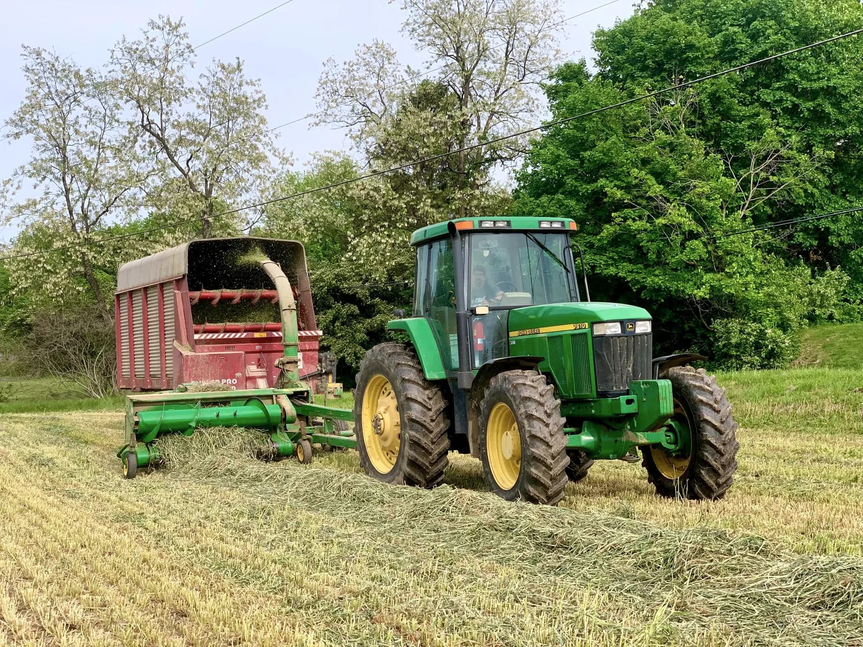 John Deere-tractor op een landbouwbedrijf